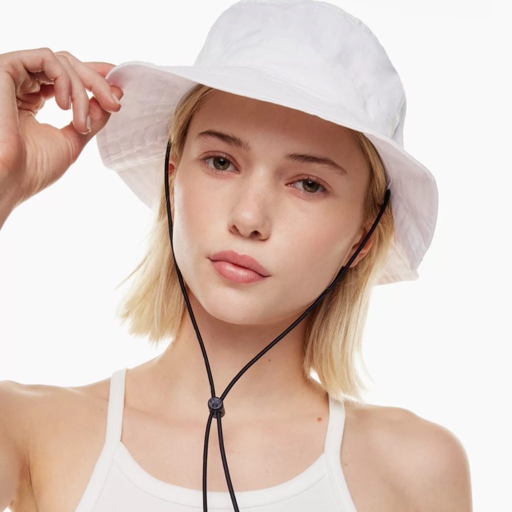 Aritzia Tna Drawcord White Bucket Hat